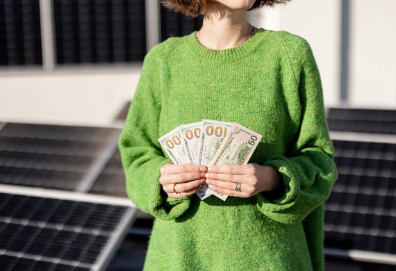 Se anunţă scumpiri la energia electrică de anul viitor. Care sunt soluţiile?
